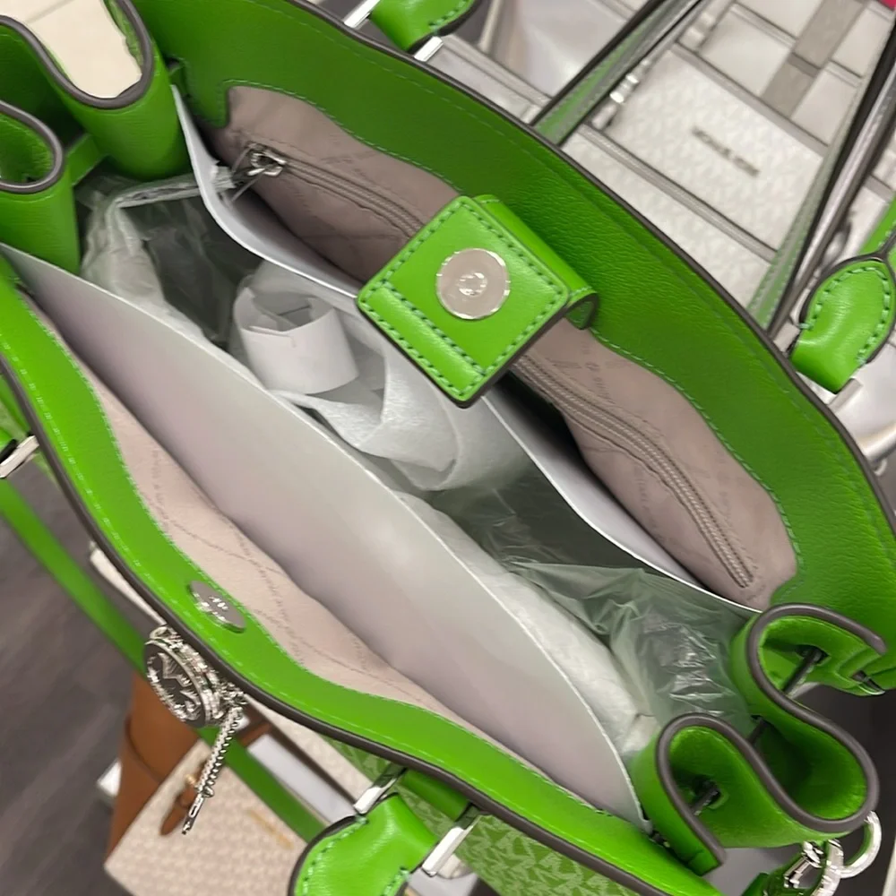 Michael Kors Hamilton Medium Signature Logo Satchel
Jungle Green 
NWT - Picture 9 of 16